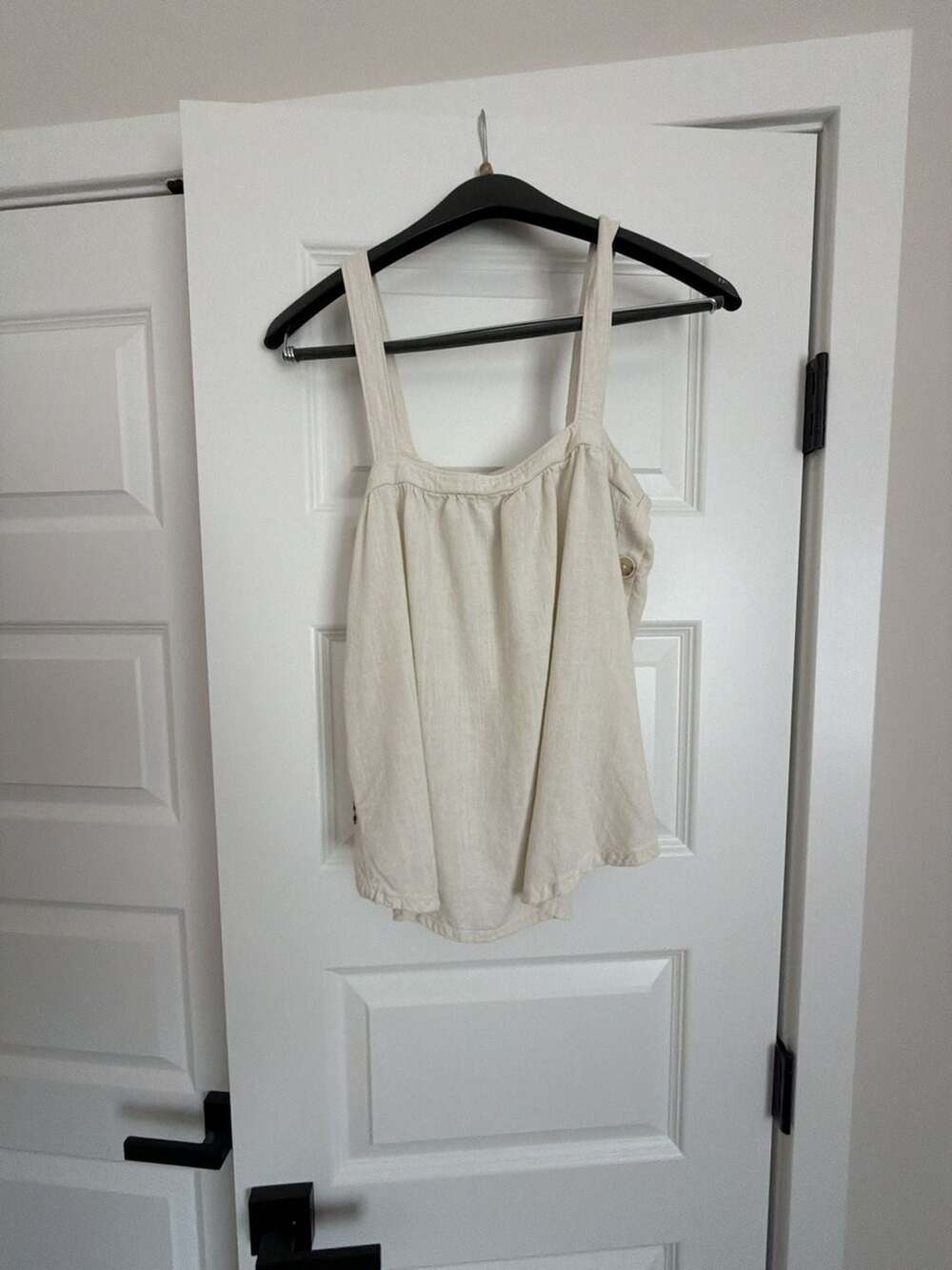 Universal Thread Women's Square Neck Sleeveless Button-Side Tank Top